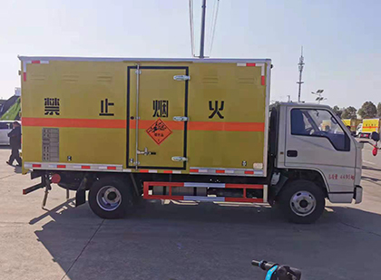 大石桥爆破器材运输车技术升级与安全合规新趋势